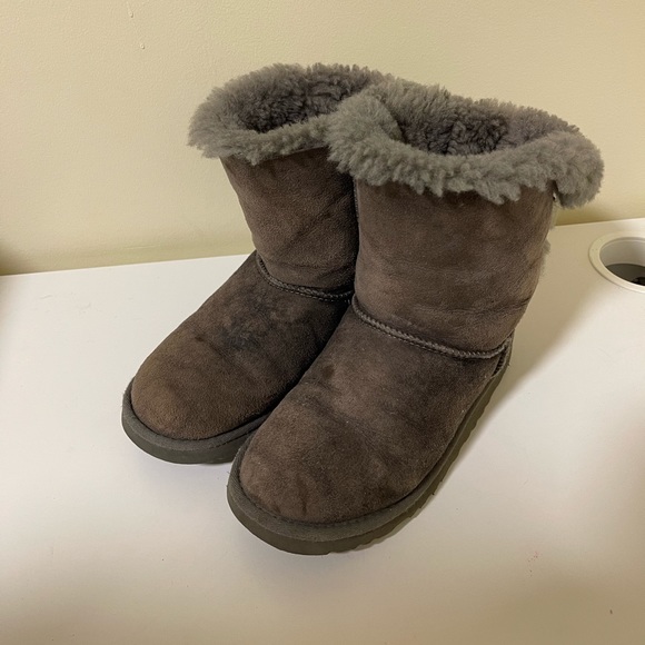 Uggs Bailey Bow gray size 3 big kids - Picture 2 of 8